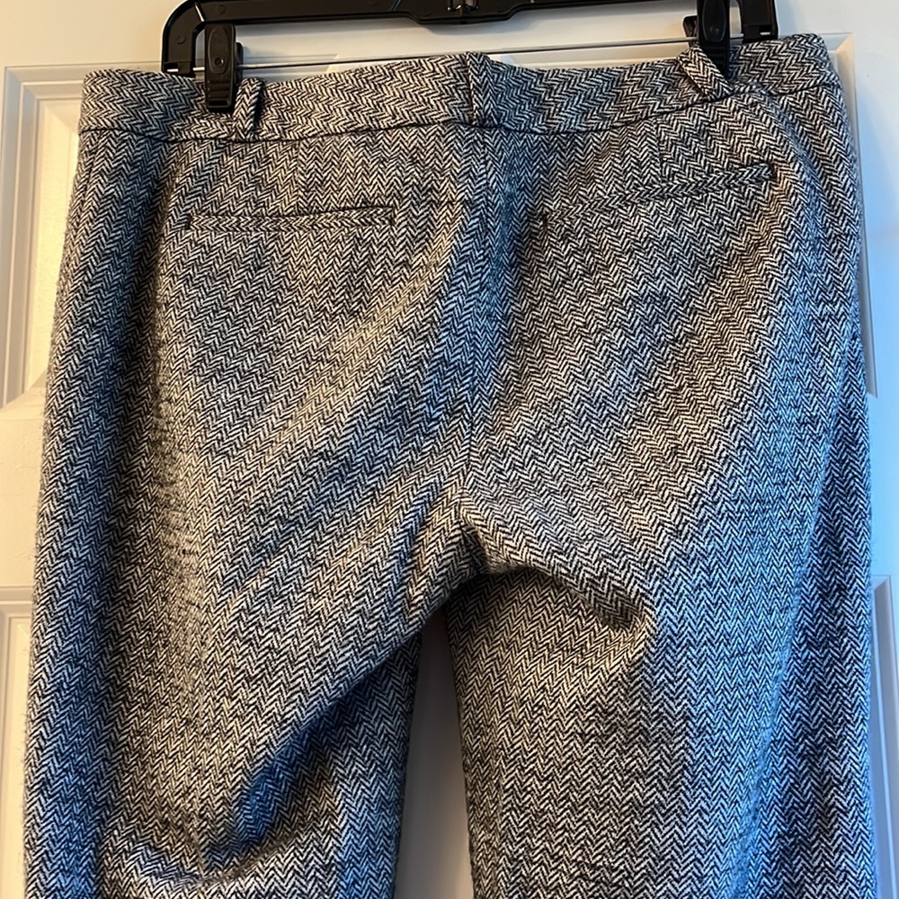 Gorgeous, Gray And White Patterned Loft Pants - image 6